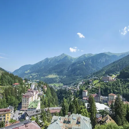 Lavish Nearby Tourist Attractions Apartment *