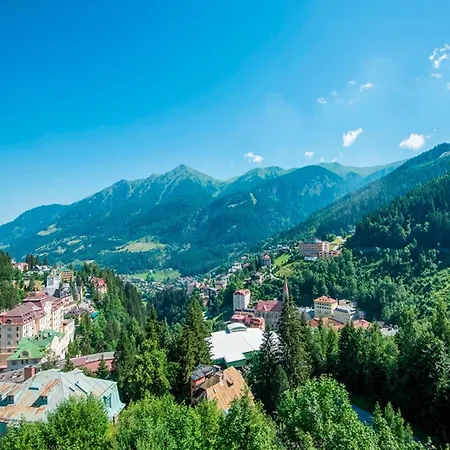 Lavish Nearby Tourist Attractions Apartment