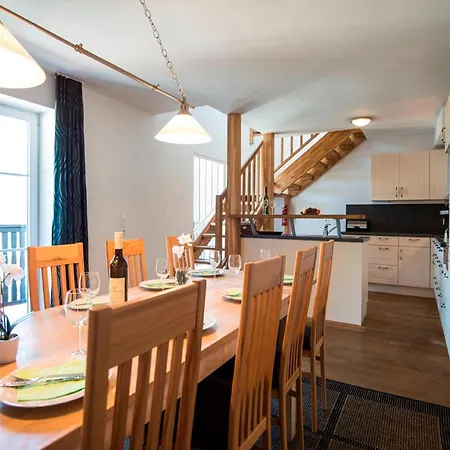 Lavish Nearby Tourist Attractions Apartment