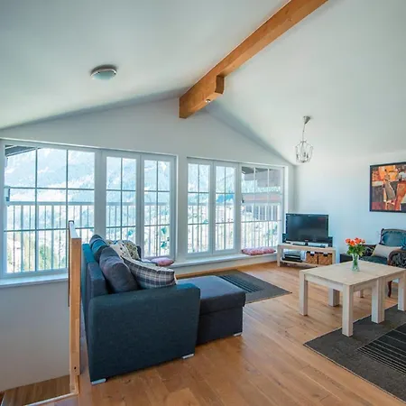 Lavish Nearby Tourist Attractions Apartment