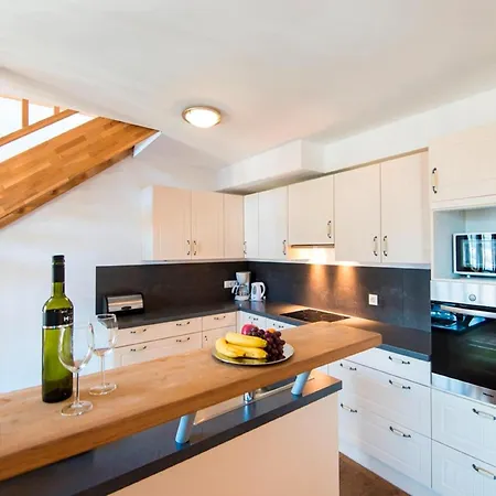 Lavish Nearby Tourist Attractions Apartment