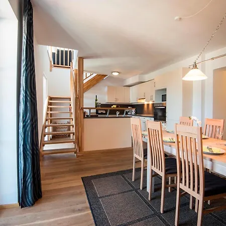 Apartment Lavish Nearby Tourist Attractions