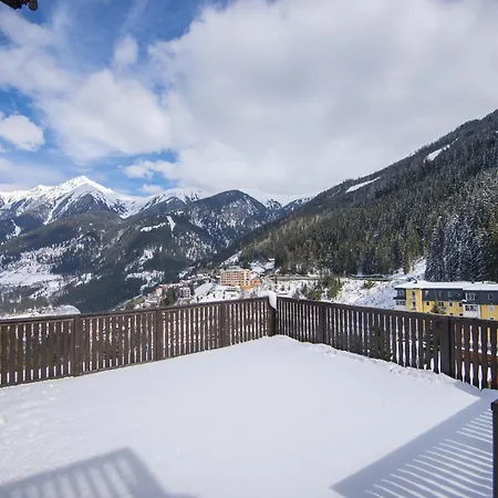 Lavish Nearby Tourist Attractions Apartment